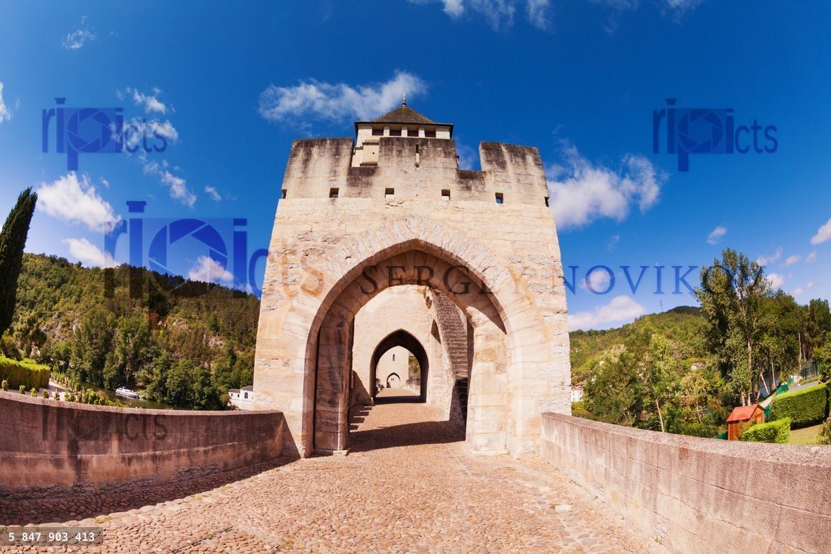 Gates in Valentre bridge, Cahor on Lot river