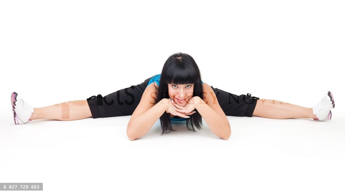 Woman do the splits