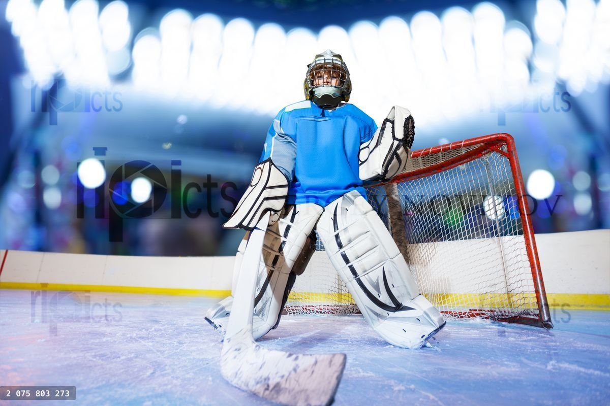 Young goaltender preparing to catch the puck