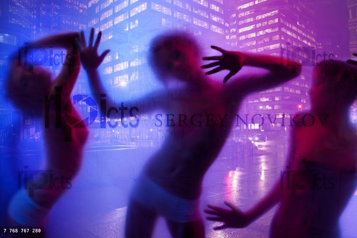 Women silhouette dancing