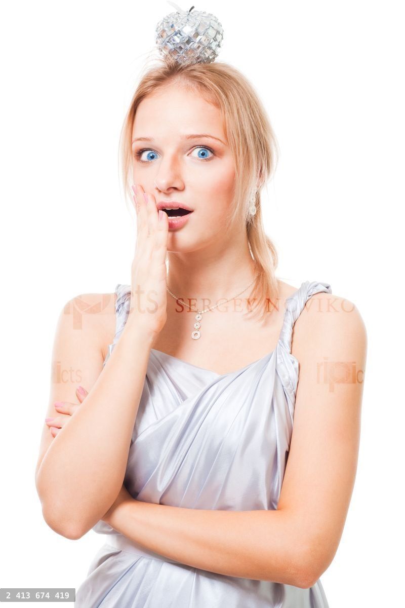 woman with apple on her head