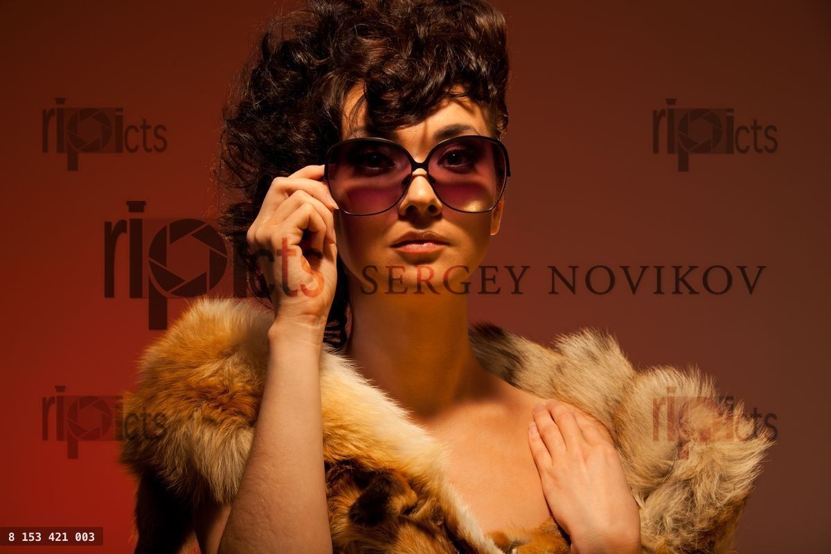 woman wearing fur and glasses