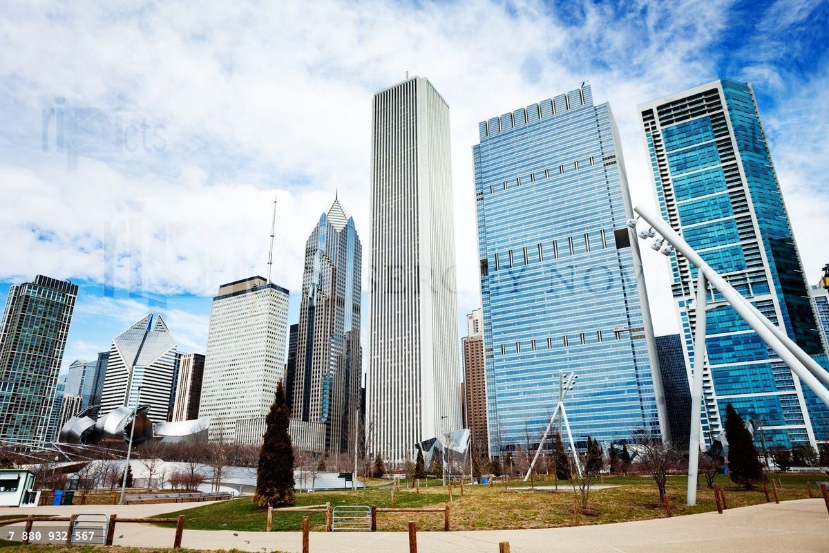 Chicago Maggie Daley park and skyscraper buildings