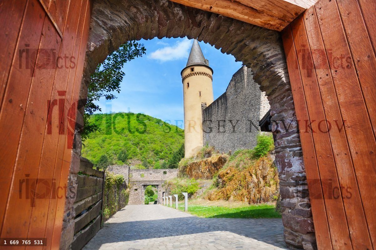 Gates of Vianden castle