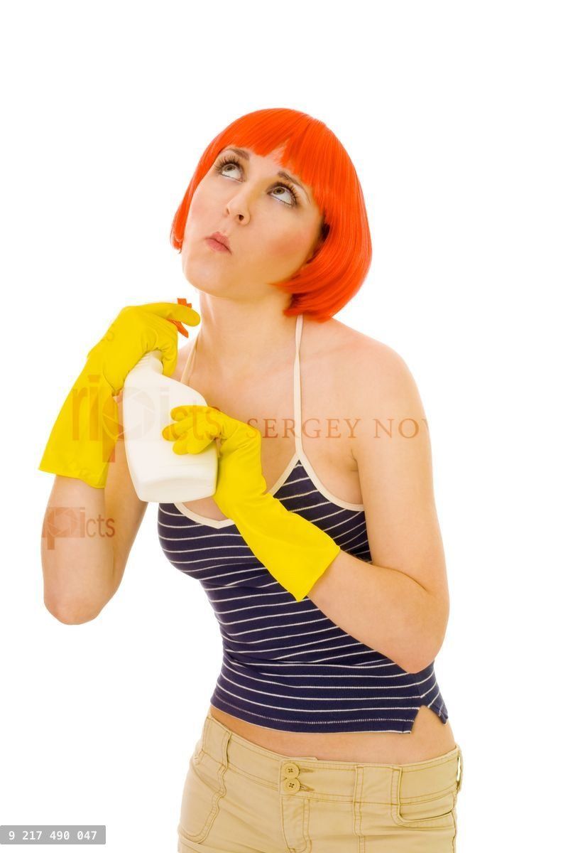 woman use detergent as deodorant