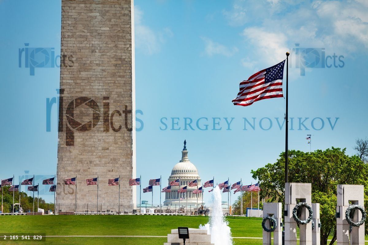 WWII and Washington memorial obelisk, US capitol