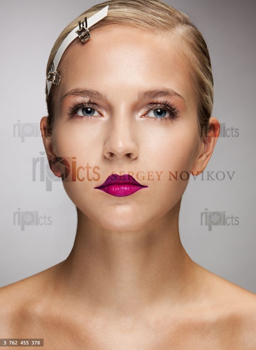 Hair stylist prepares hairs