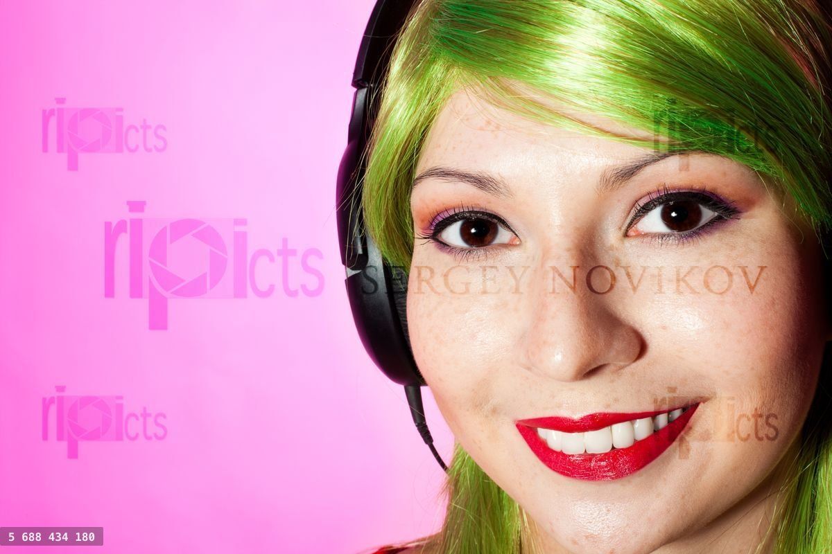 Woman in green wig smile