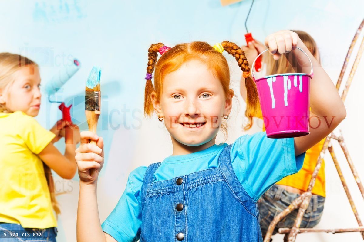 Young smiling girl performs painting accessories