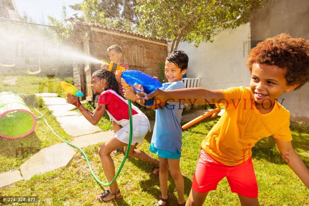 Boys in the middle of water gun fight action game