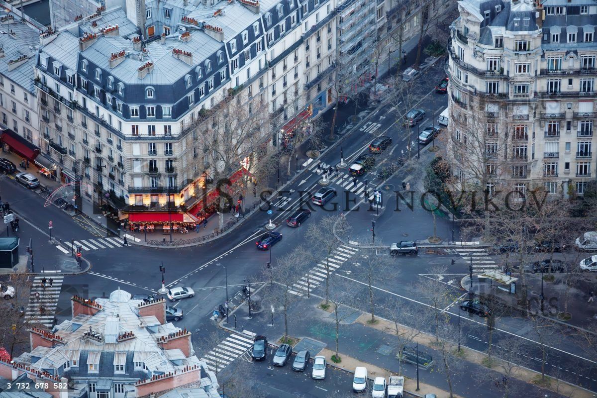 Busy intersection in Paris with the classic French architecture