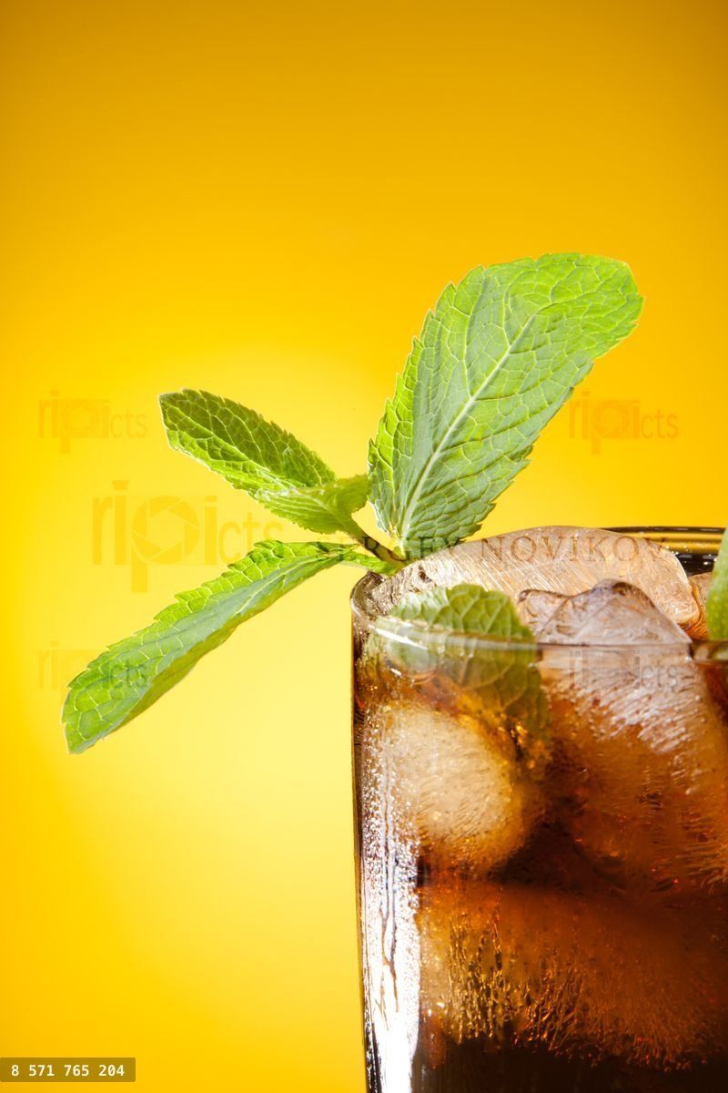 Close up of mint in cola