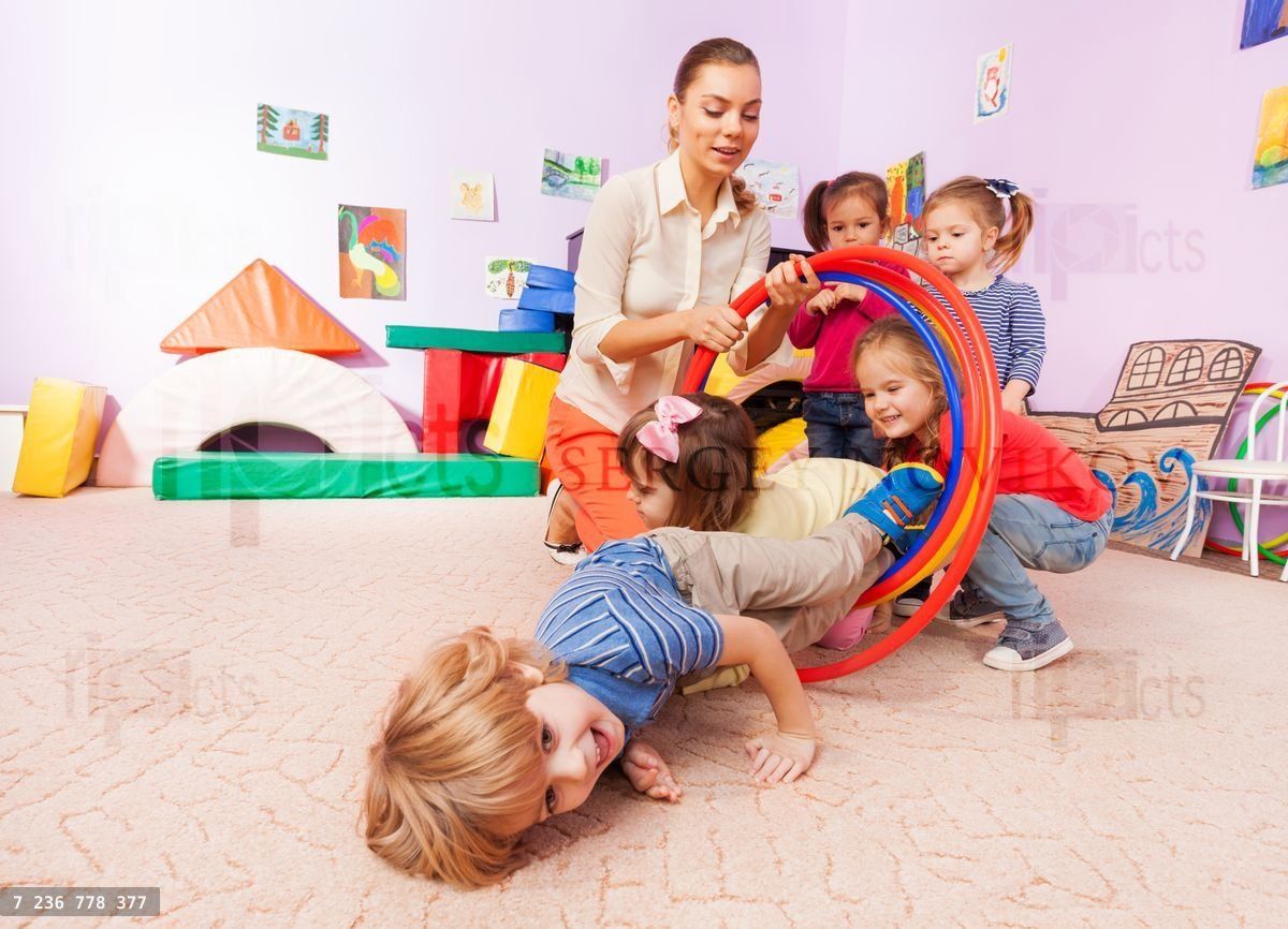 Fun with hoop on the kindergarten class