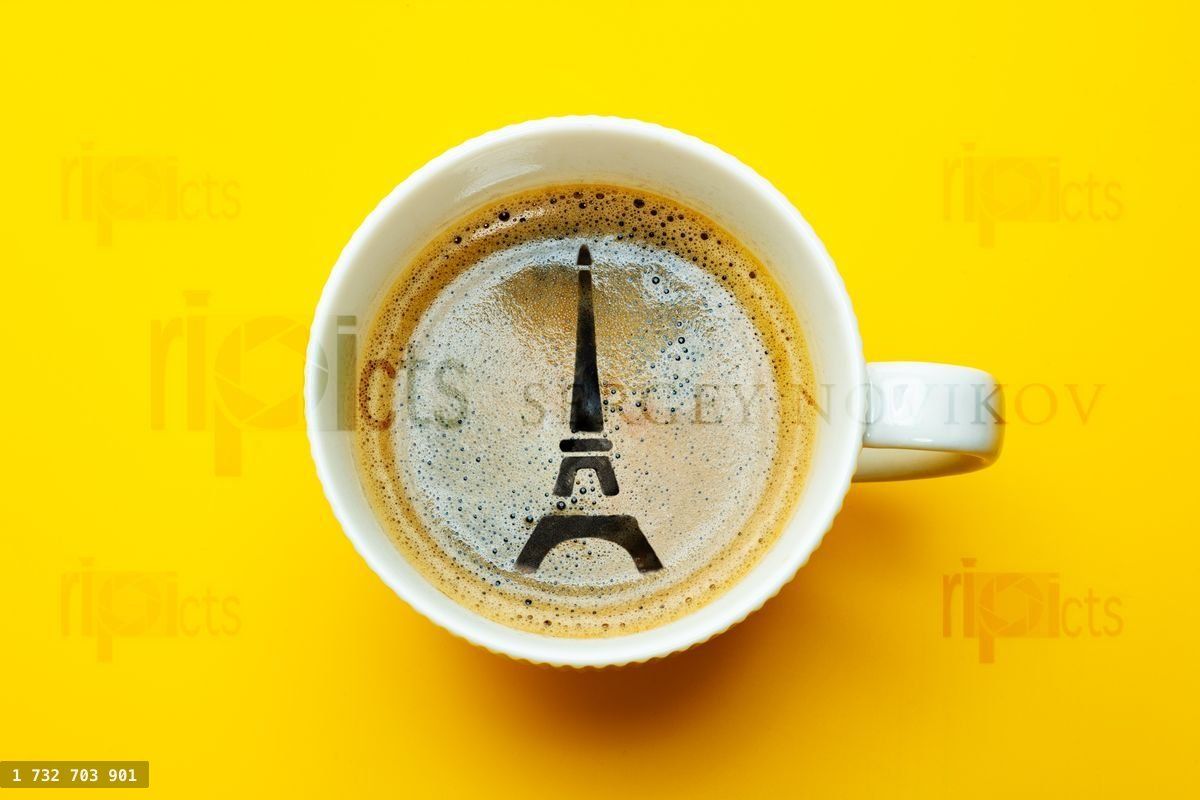 French Eiffel tower pattern in coffee cup foam